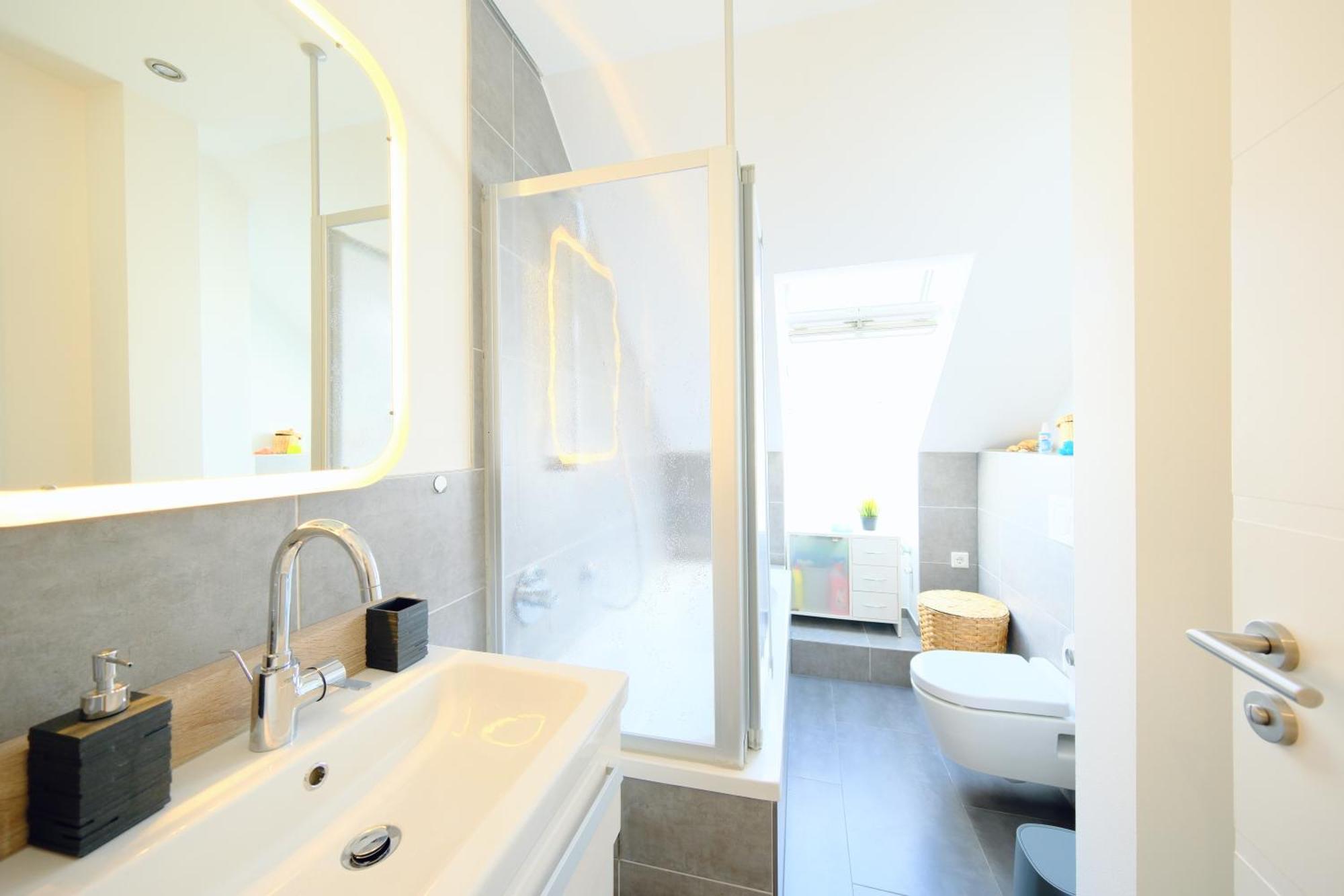 Happybnb - Stilvolles, Naturgelegenes Apartment Mit Blick Auf Den Mittellandkanal Und Die Wasserstadt Hannover - Kamin, Parken Und Spielplatz Ngoại thất bức ảnh