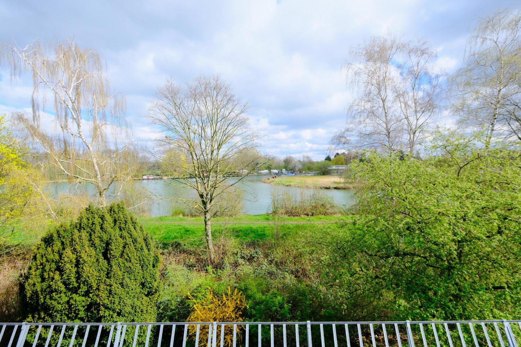 Happybnb - Stilvolles, Naturgelegenes Apartment Mit Blick Auf Den Mittellandkanal Und Die Wasserstadt Hannover - Kamin, Parken Und Spielplatz Ngoại thất bức ảnh